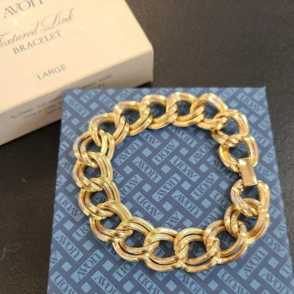 VTG 1981 Avon Textured Link Chunky Bracelet Large 7.5" Gold Tone Retro Classic - Picture 1 of 6